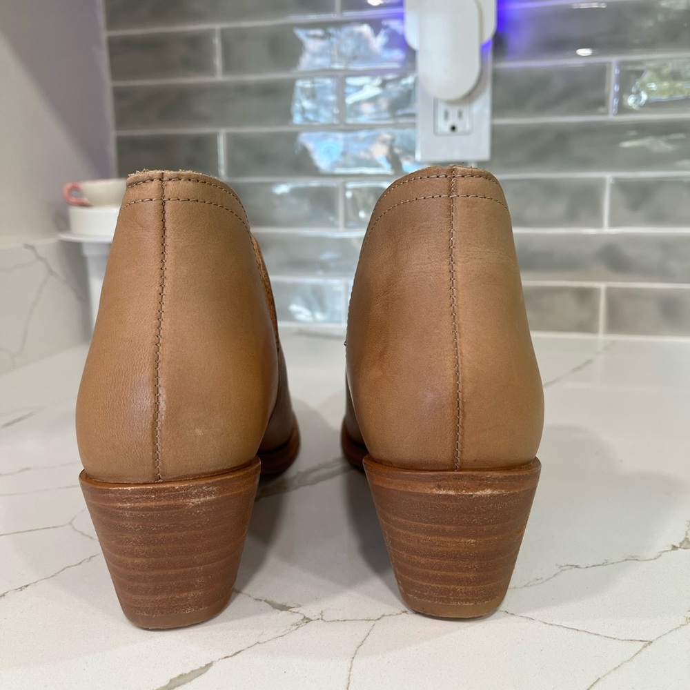 Nisolo Mia  Everyday Ankle Bootie. Women’s size 7.5 Color Almond. - Picture 7 of 10